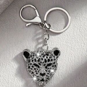 🆕️ SILVERTONE & BLACK LEOPARD HEAD BAG CHARM OR KEYCHAIN